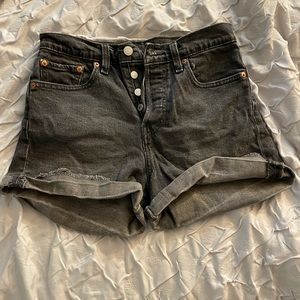 High rise Levi shorts